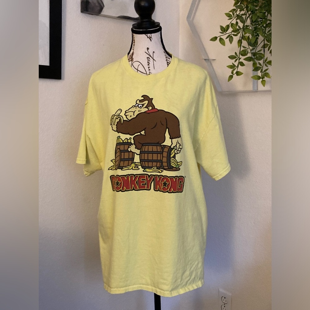 Donkey Kong Eating Banana Graphic Yellow T-Shirt Sz XL Nintendo